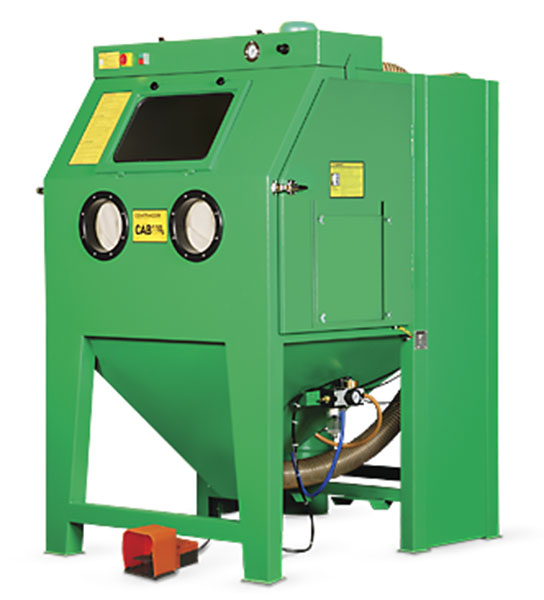 Injektor-Strahlkabine in Ausführung SD, mit Innenwandverkleidung und Türen mit Durchreiche